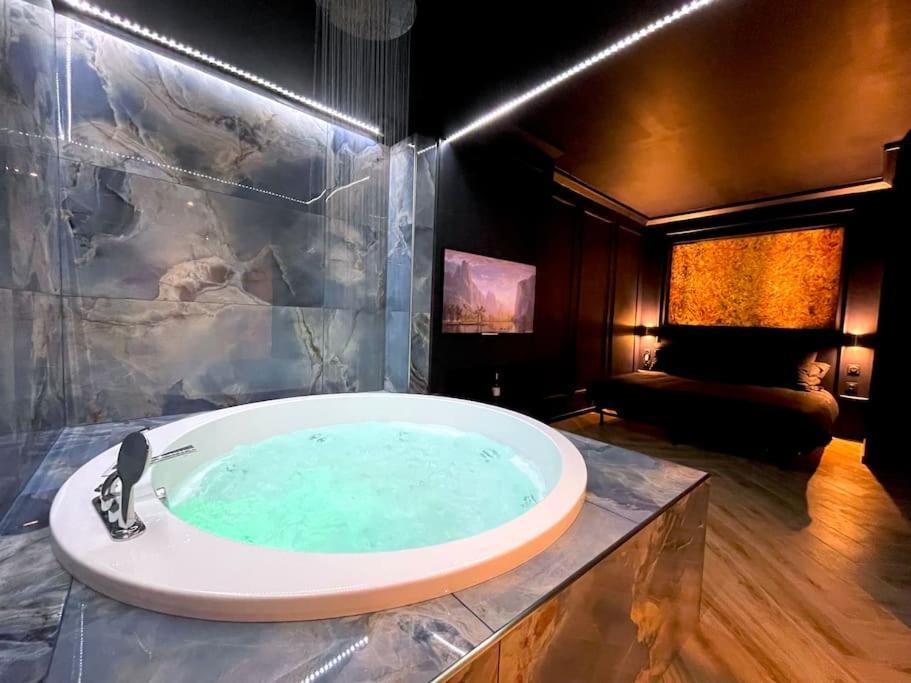 Myinsolite-L'Onyx Vauvert Exterior photo