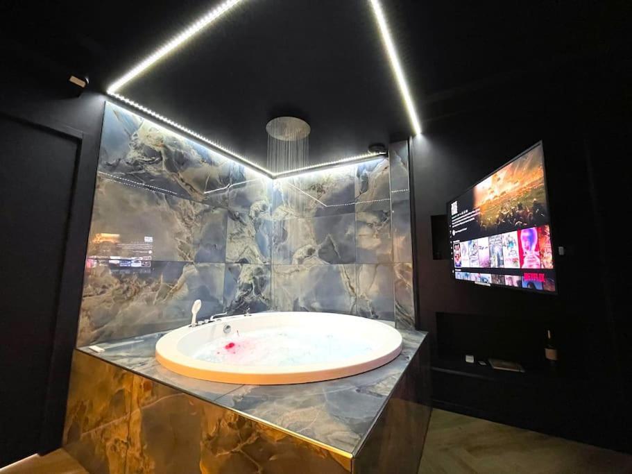 Myinsolite-L'Onyx Vauvert Exterior photo